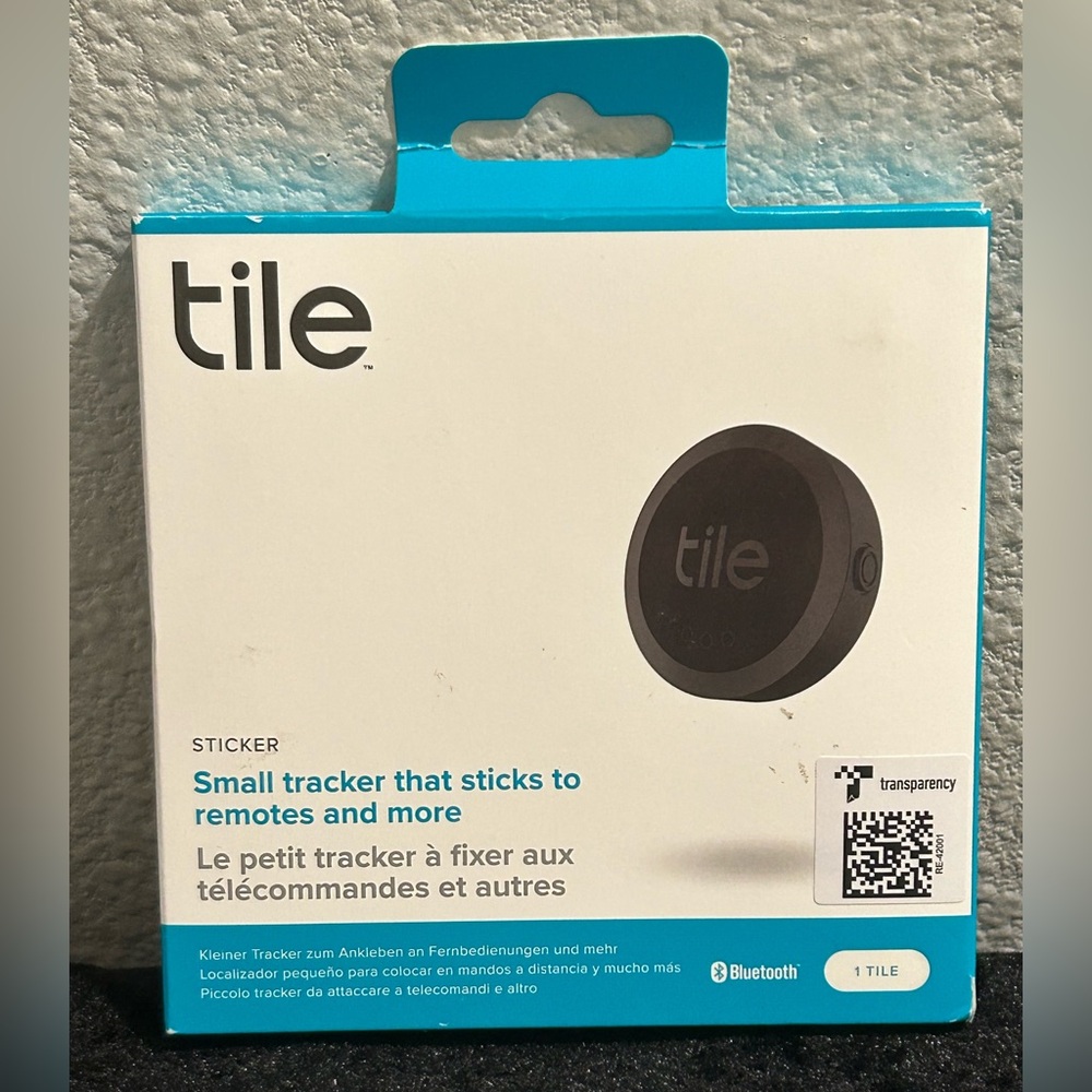 Tile Sticker (2022) – Universal Bluetooth Tracker – Black – Brand New
